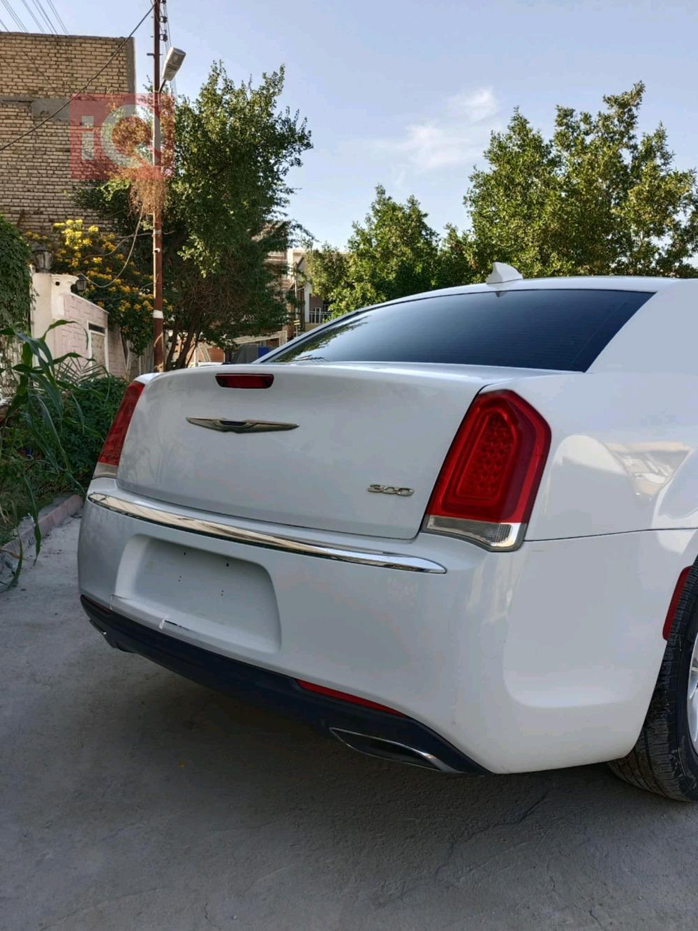 کرایسلەر 300